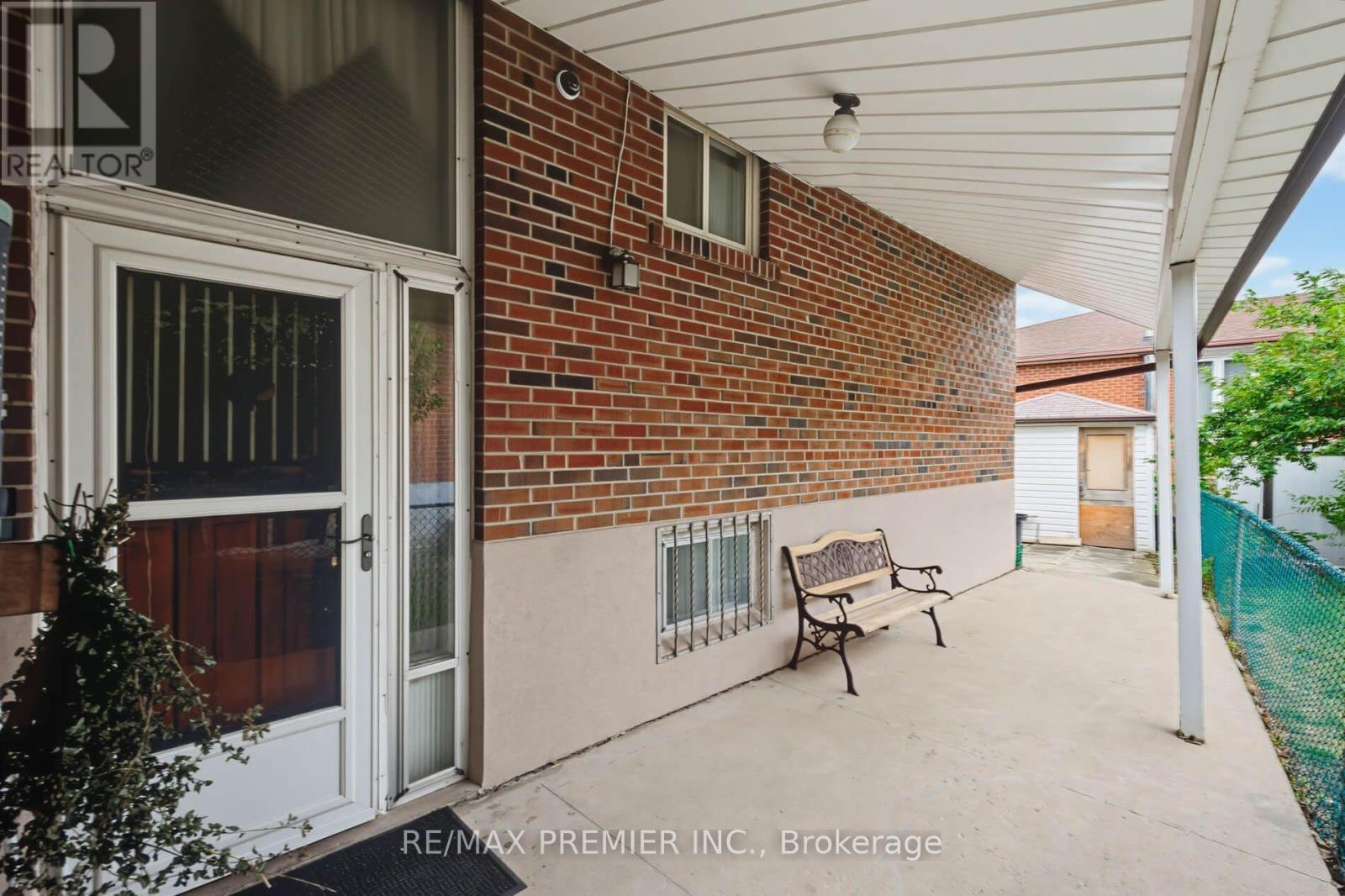 27 Whitfield Avenue, Toronto, Ontario  M9L 1G2 - Photo 20 - W13709936