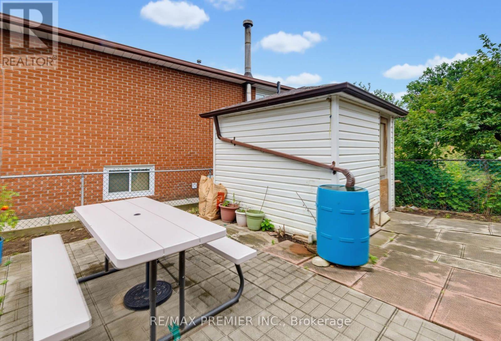 27 Whitfield Avenue, Toronto, Ontario  M9L 1G2 - Photo 23 - W13709936