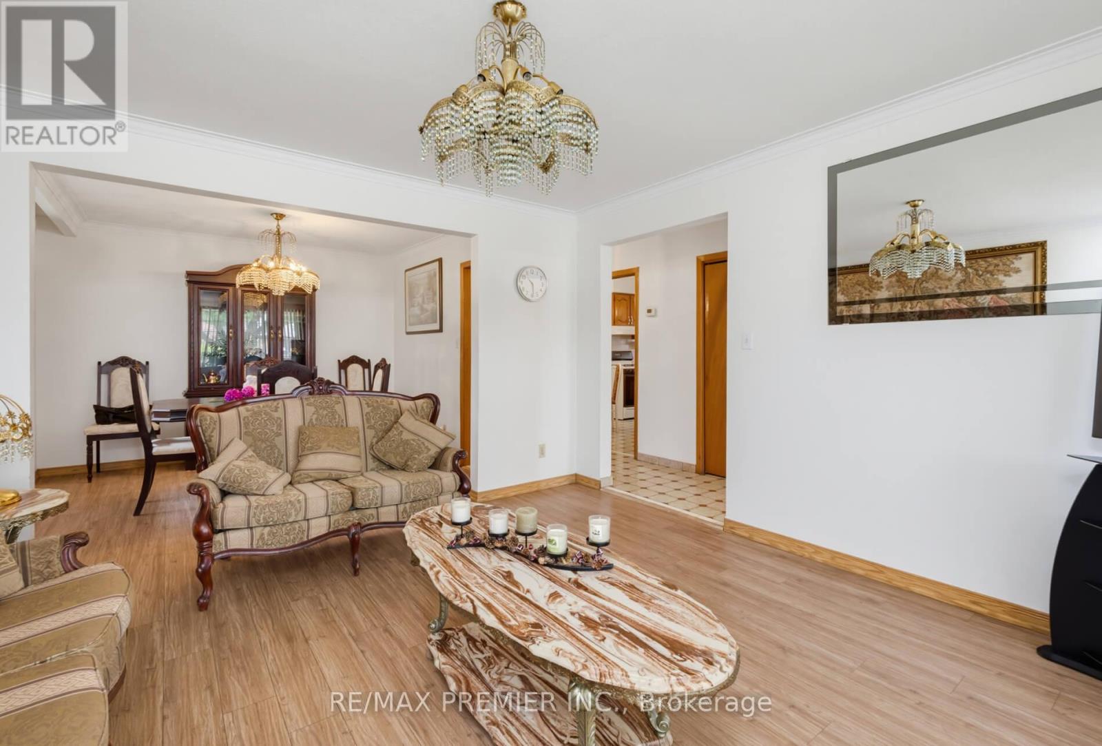 27 Whitfield Avenue, Toronto, Ontario  M9L 1G2 - Photo 6 - W13709936
