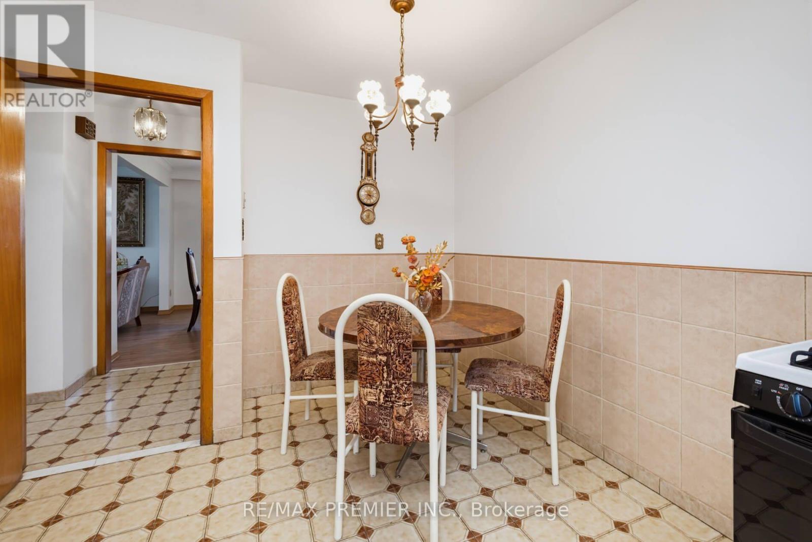 27 Whitfield Avenue, Toronto, Ontario  M9L 1G2 - Photo 9 - W13709936