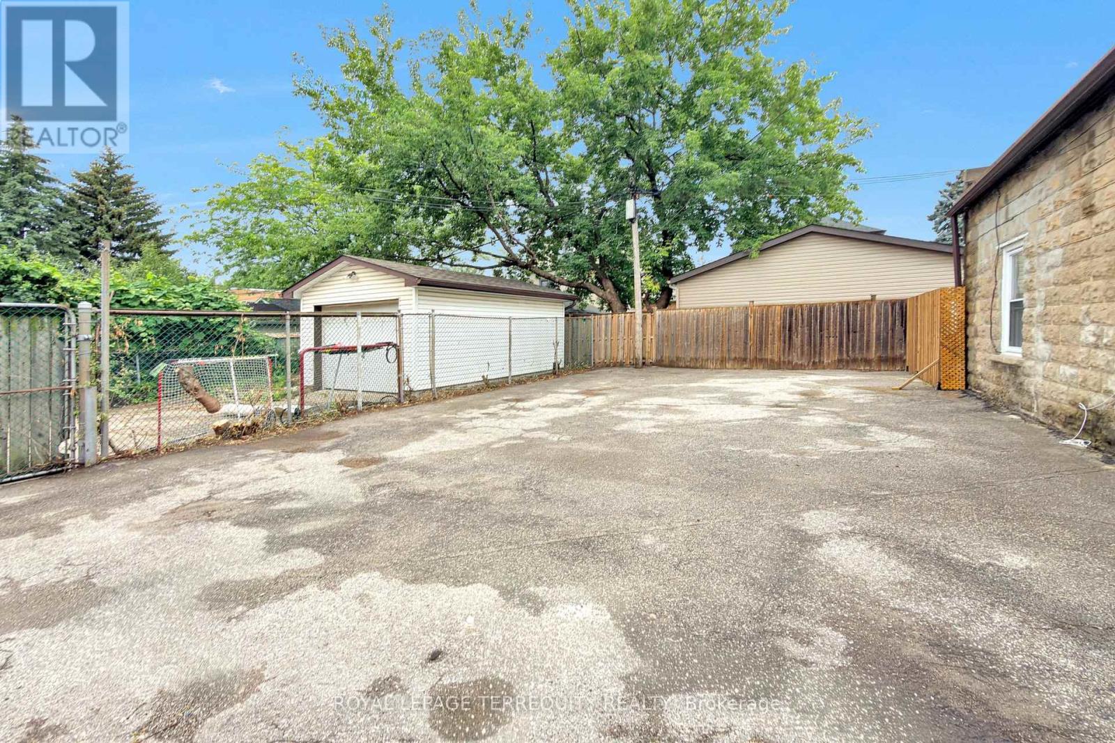 372 St Johns Road, Toronto, Ontario  M6S 2K8 - Photo 34 - W13710048