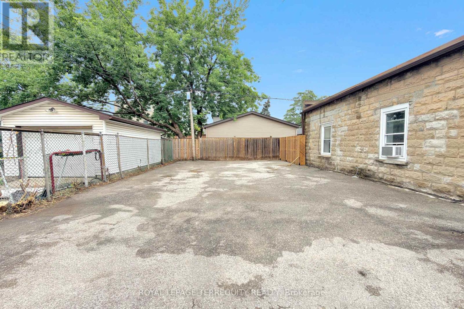 372 St Johns Road, Toronto, Ontario  M6S 2K8 - Photo 35 - W13710048