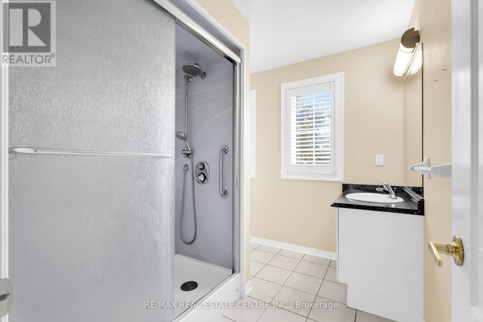 7404 Davemark Court, Mississauga, Ontario  L5N 7P3 - Photo 40 - W13710076