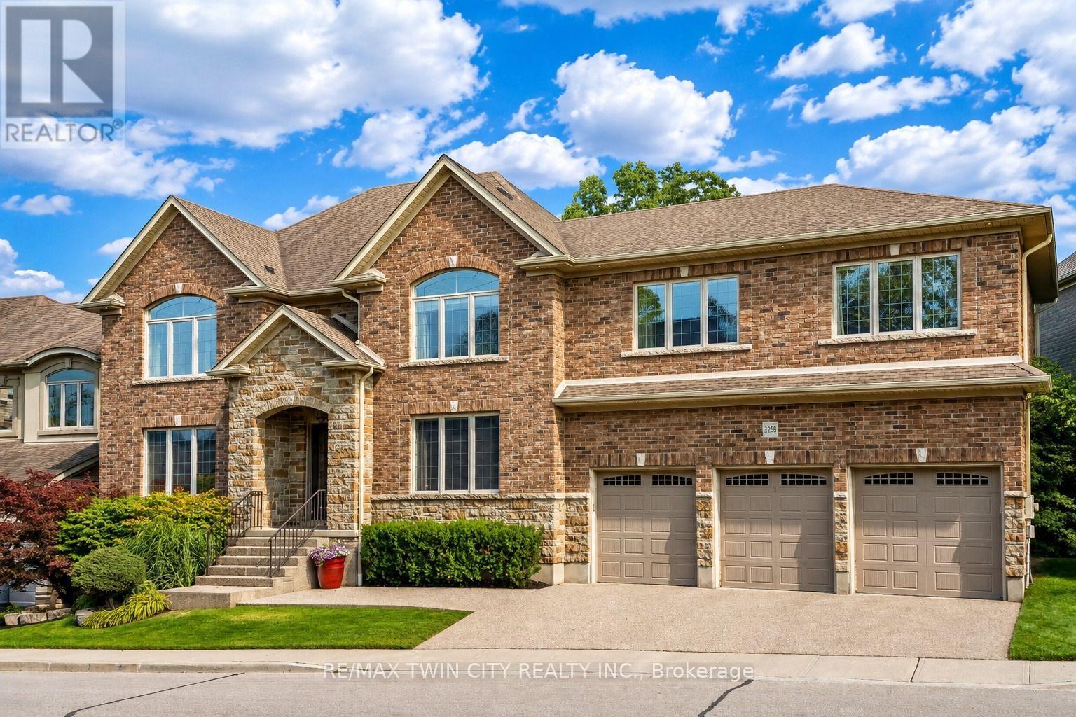 3 - 258 Edgewater Crescent, Kitchener, Ontario  N2A 4M2 - Photo 2 - X13710188