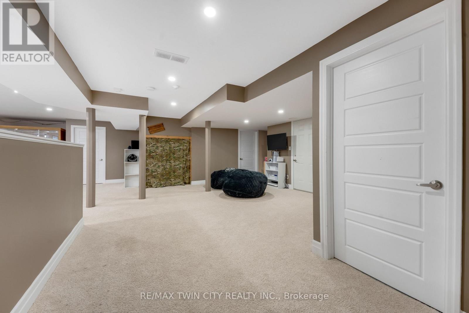 3 - 258 Edgewater Crescent, Kitchener, Ontario  N2A 4M2 - Photo 35 - X13710188