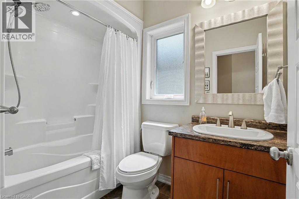 12 Silverwood Avenue, Welland, Ontario  L3C 0B7 - Photo 6 - 40852379