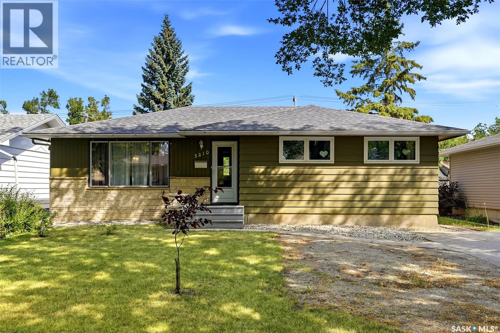 3210 Parliament Avenue, Regina, Saskatchewan  S4S 2L8 - Photo 1 - SK046496