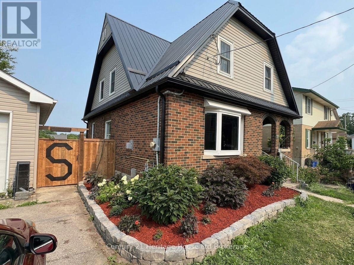 87 BAY STREET, Woodstock, Ontario
