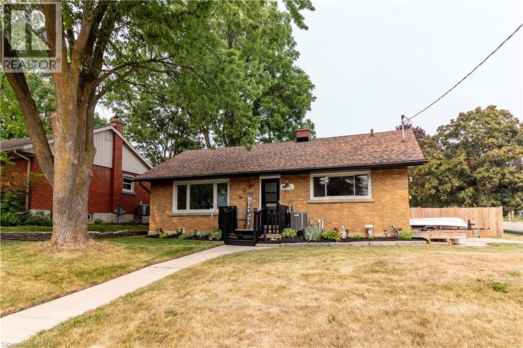 124 Dover Street, Waterloo, Ontario  N2J 1Z6 - Photo 1 - 40857980