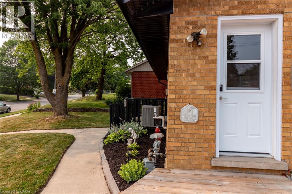 124 Dover Street, Waterloo, Ontario  N2J 1Z6 - Photo 3 - 40857980