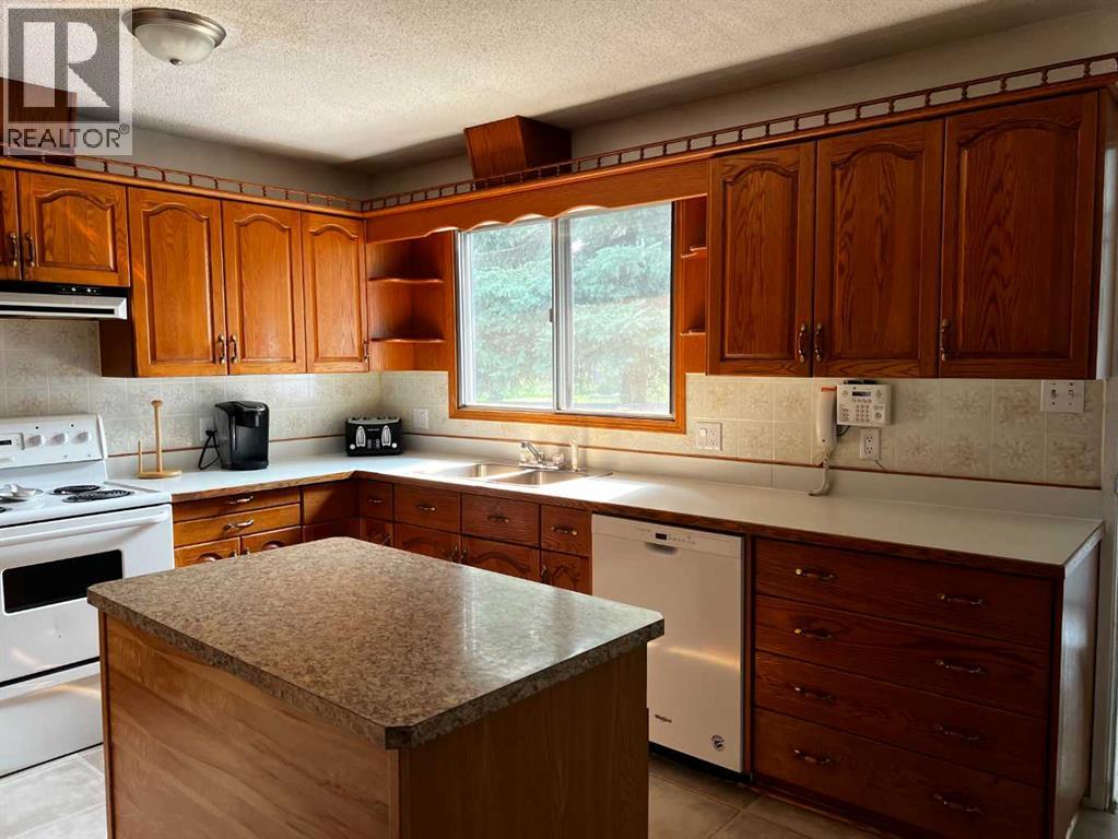 813 7 A Street, Fox Creek, Alberta  T0H 1P0 - Photo 3 - A2326722