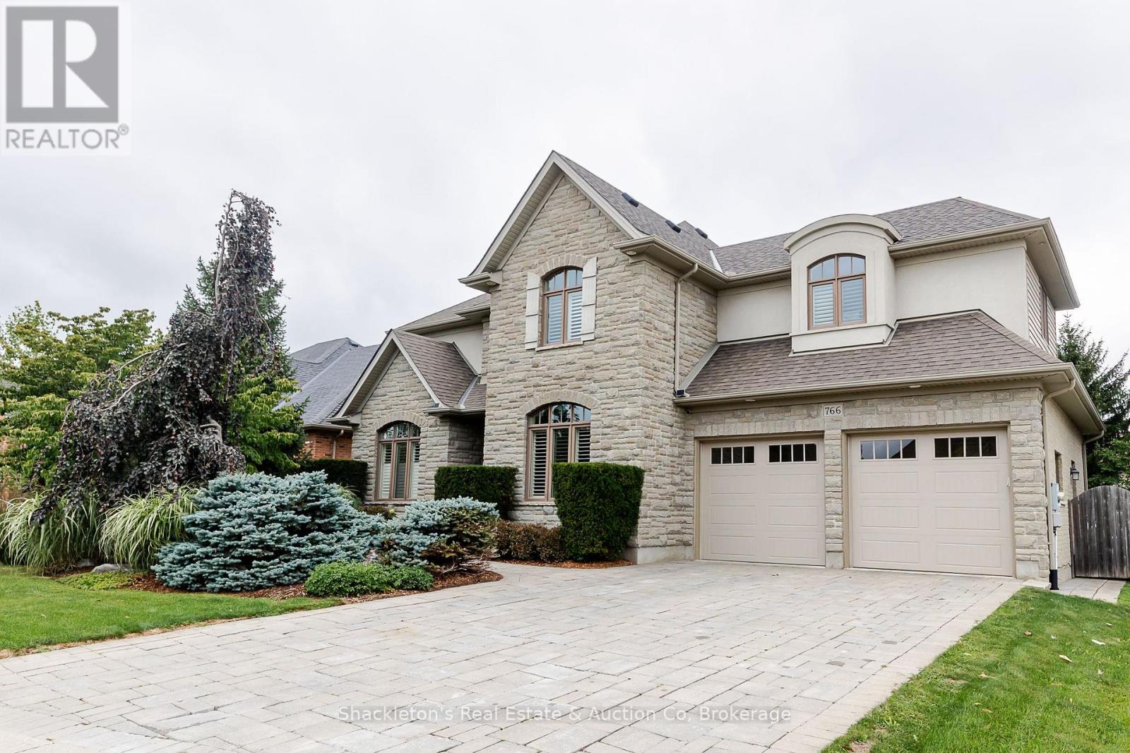 766 Eagletrace Drive, London North, Ontario  N6G 0E9 - Photo 2 - X13710338