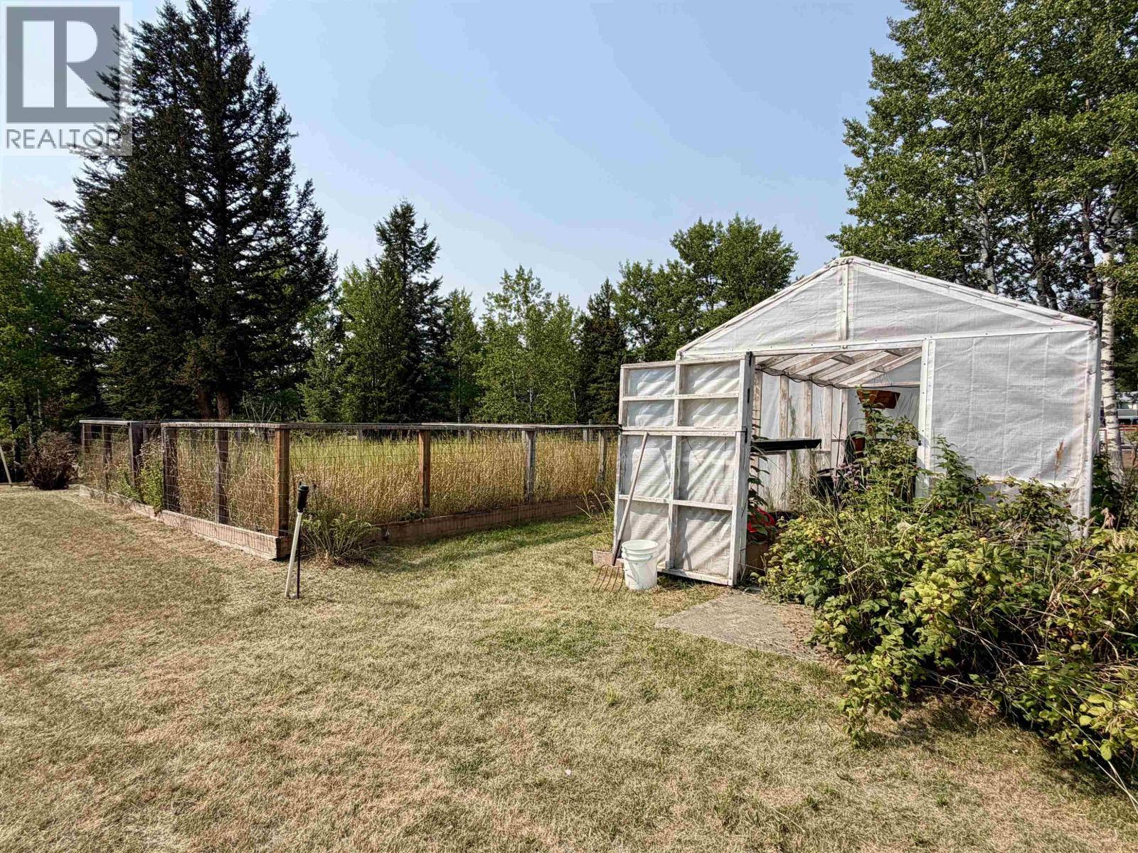 5581 Lakeside Court, 103 Mile House, British Columbia  V0K 2E1 - Photo 39 - R3158551