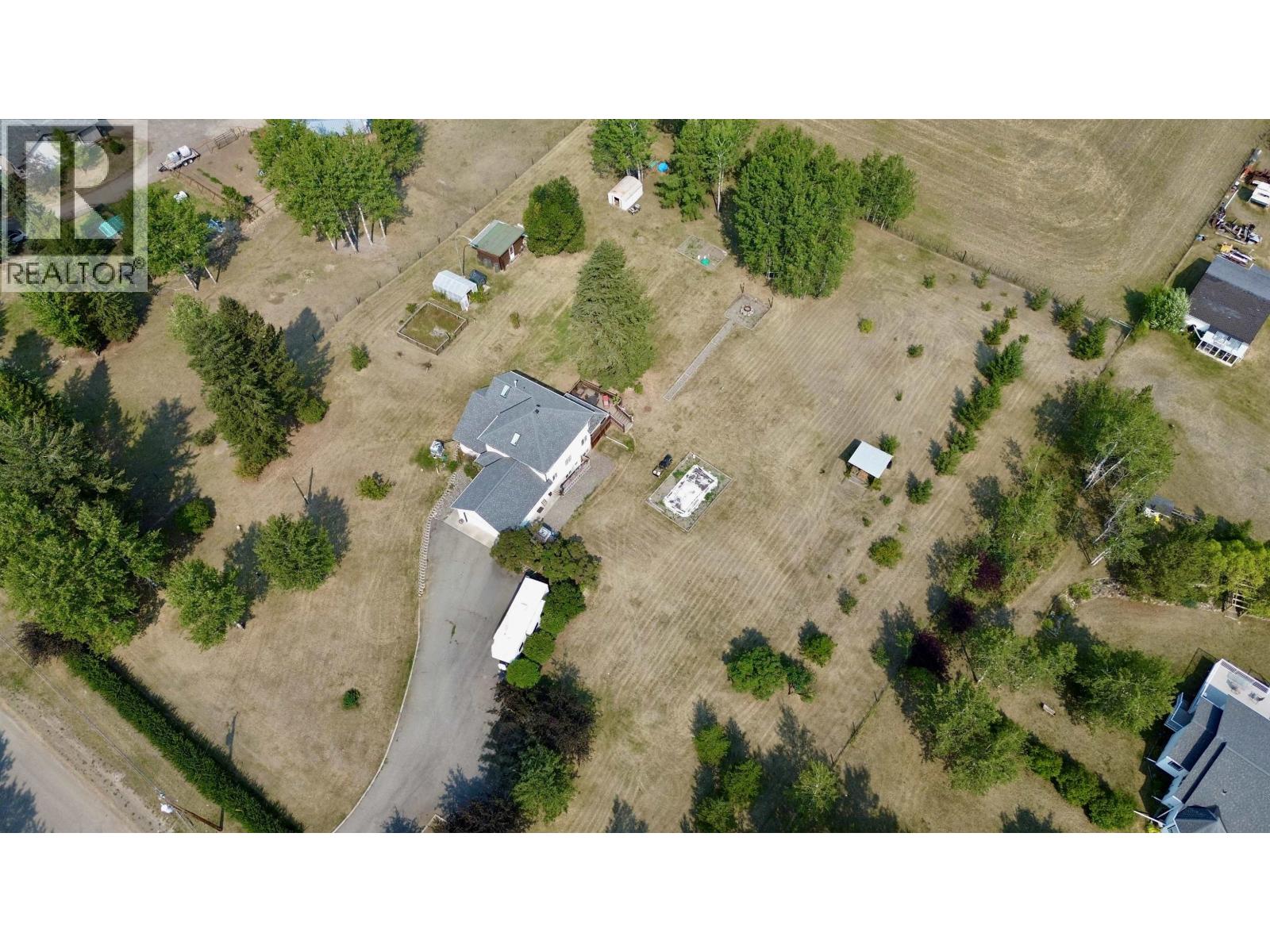5581 Lakeside Court, 103 Mile House, British Columbia  V0K 2E1 - Photo 5 - R3158551