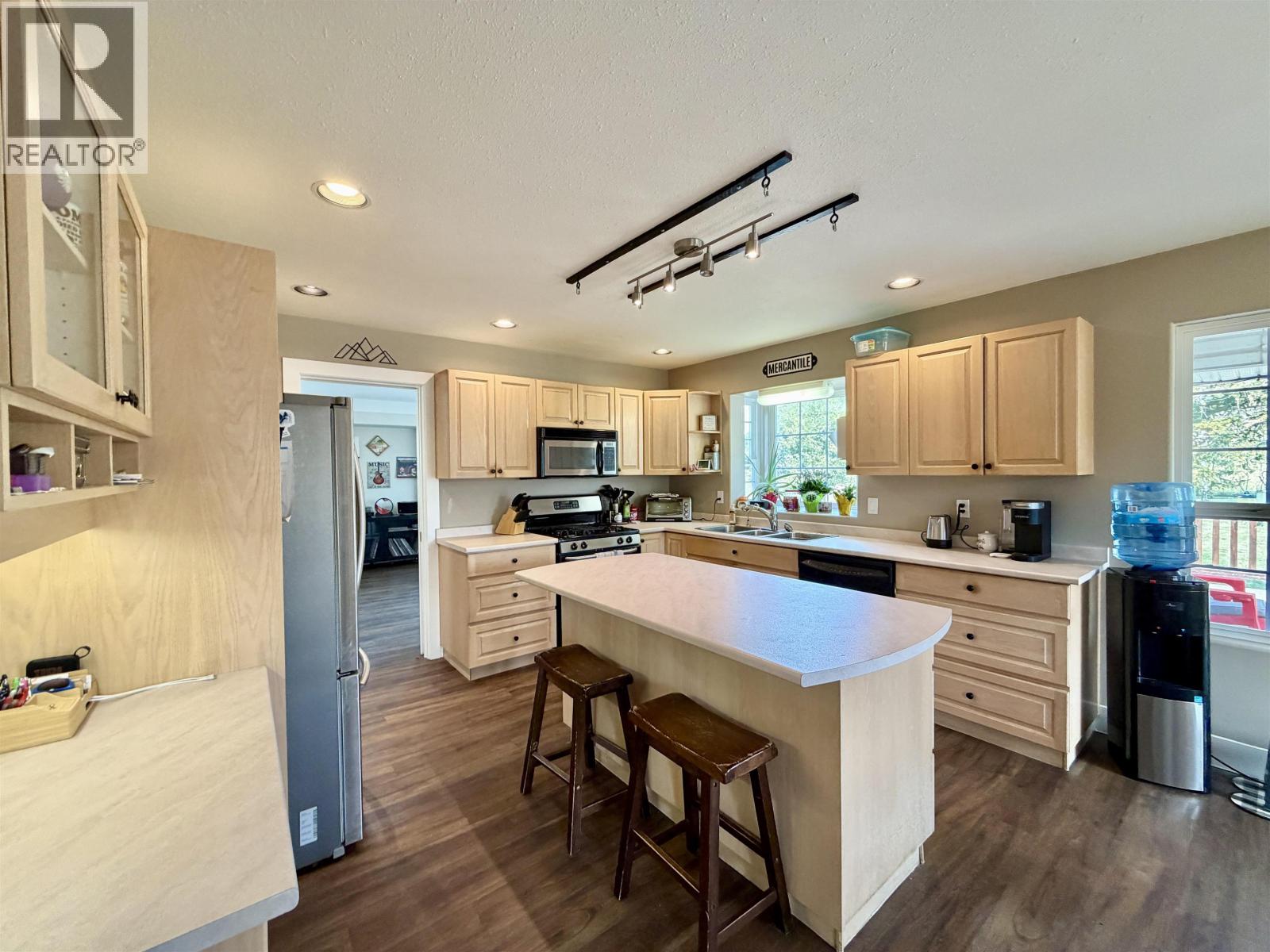 5581 Lakeside Court, 103 Mile House, British Columbia  V0K 2E1 - Photo 14 - R3158551