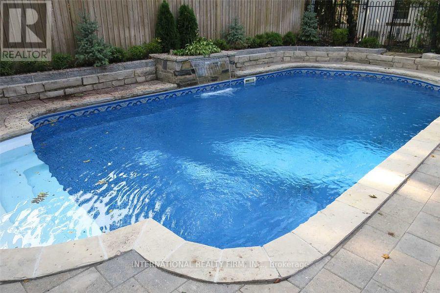 76 De Vere Gardens, Toronto, Ontario M5M 3E9 - Photo 3 - C13710320