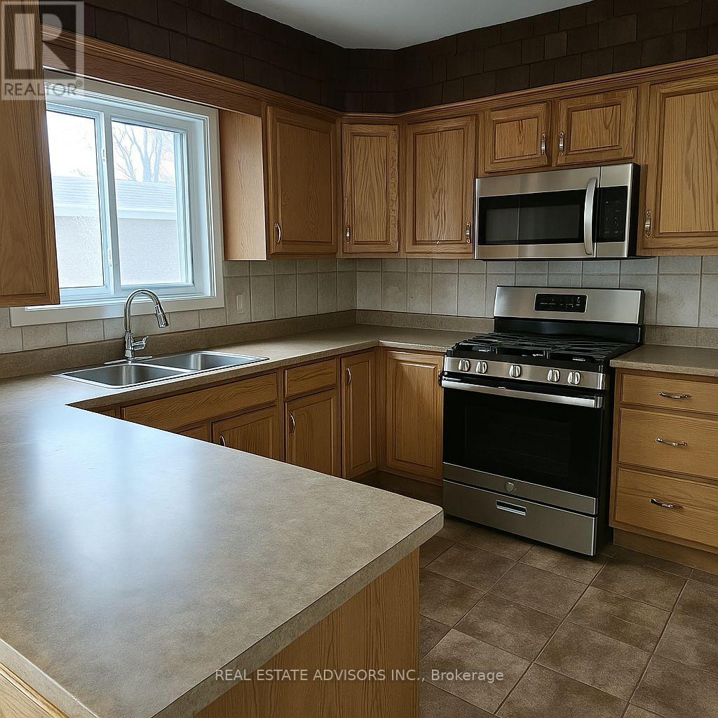 87 Euclid Avenue, Toronto, Ontario  M1C 1J8 - Photo 3 - E13710228