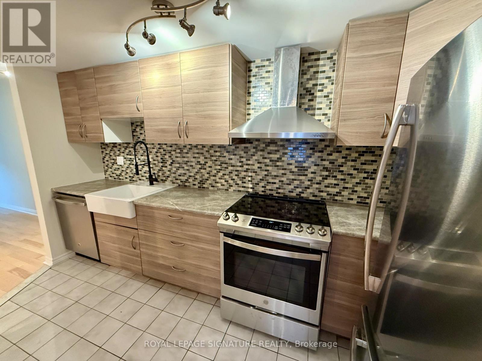 Main Floor - 60 Glen Manor Drive, Toronto, Ontario M4E 2X2 - Photo 8 - E13710260