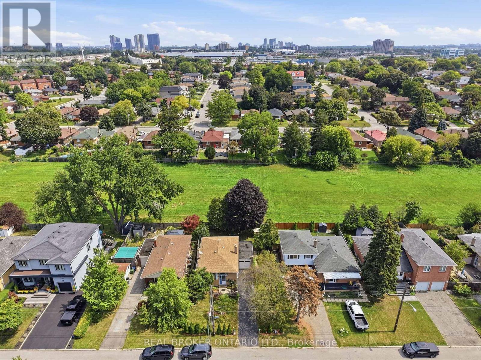 88 CAVEHILL CRESCENT, Toronto, Ontario