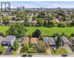 88 CAVEHILL CRESCENT, Toronto, Ontario
