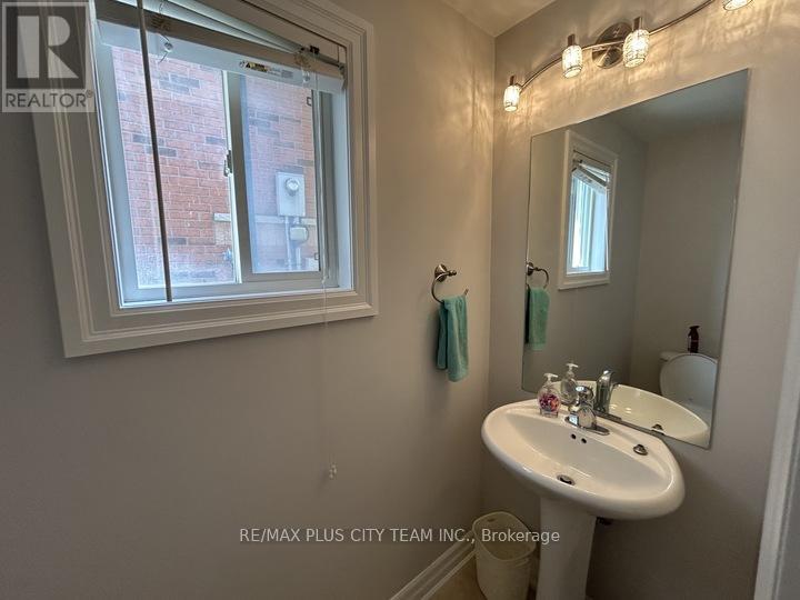 59 Trish Drive, Richmond Hill, Ontario  L4E 5C4 - Photo 12 - N13710202