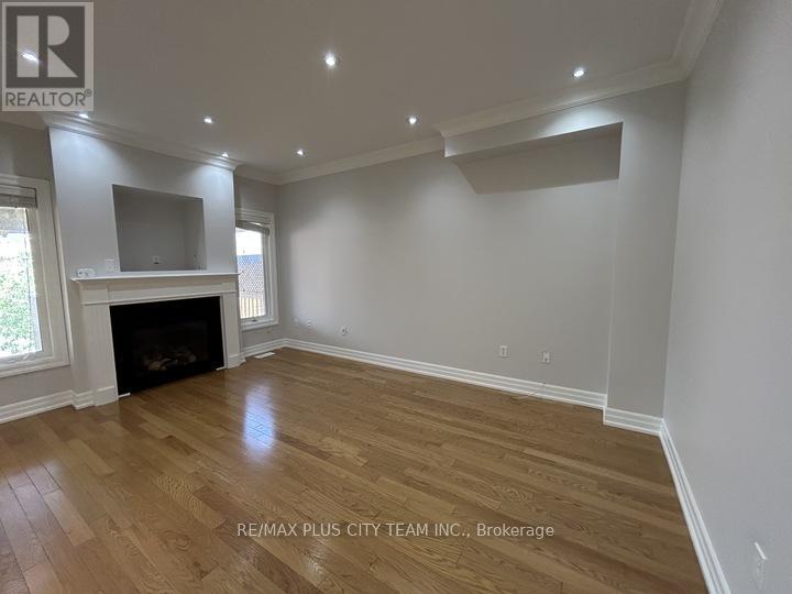 59 Trish Drive, Richmond Hill, Ontario  L4E 5C4 - Photo 2 - N13710202