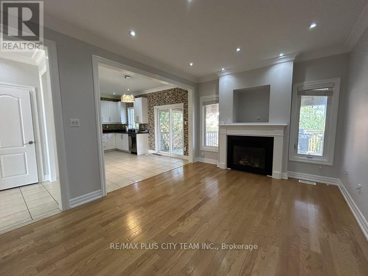 59 Trish Drive, Richmond Hill, Ontario  L4E 5C4 - Photo 4 - N13710202