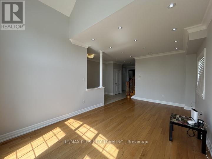 59 Trish Drive, Richmond Hill, Ontario  L4E 5C4 - Photo 6 - N13710202