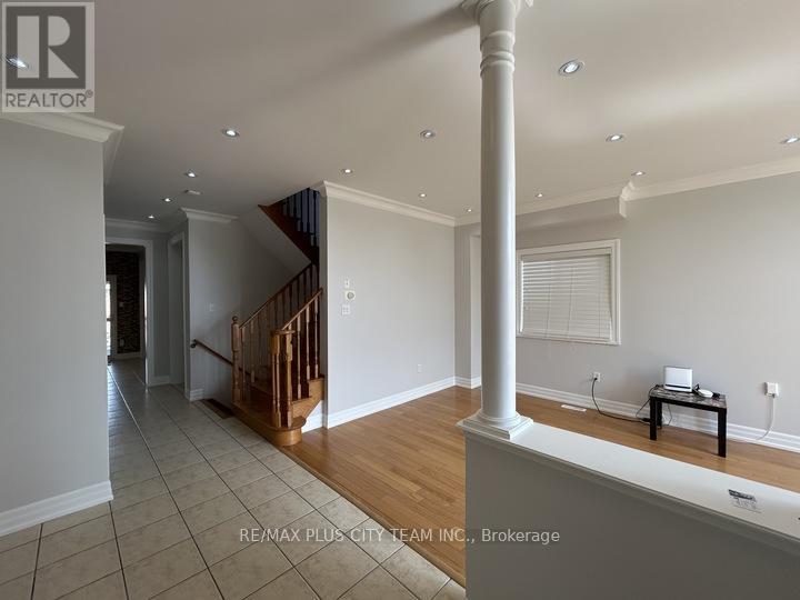 59 Trish Drive, Richmond Hill, Ontario  L4E 5C4 - Photo 7 - N13710202