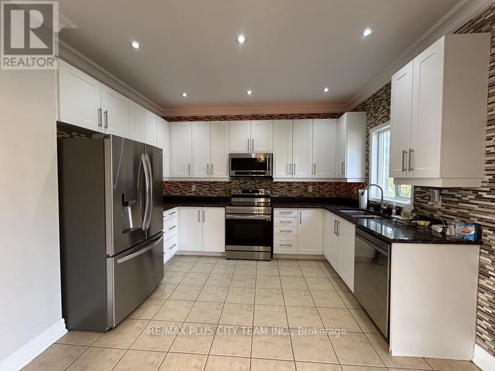 59 Trish Drive, Richmond Hill, Ontario  L4E 5C4 - Photo 9 - N13710202