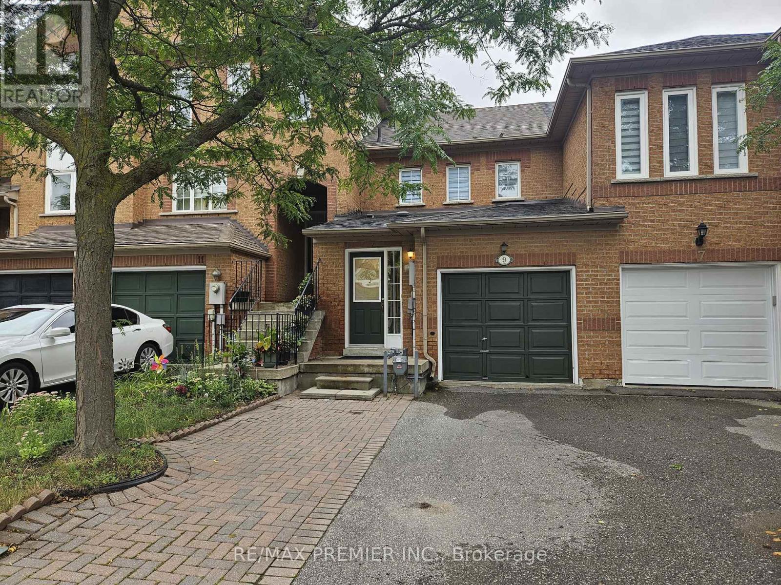 9 Lucena Crescent, Vaughan, Ontario  L6A 2W6 - Photo 2 - N13710216
