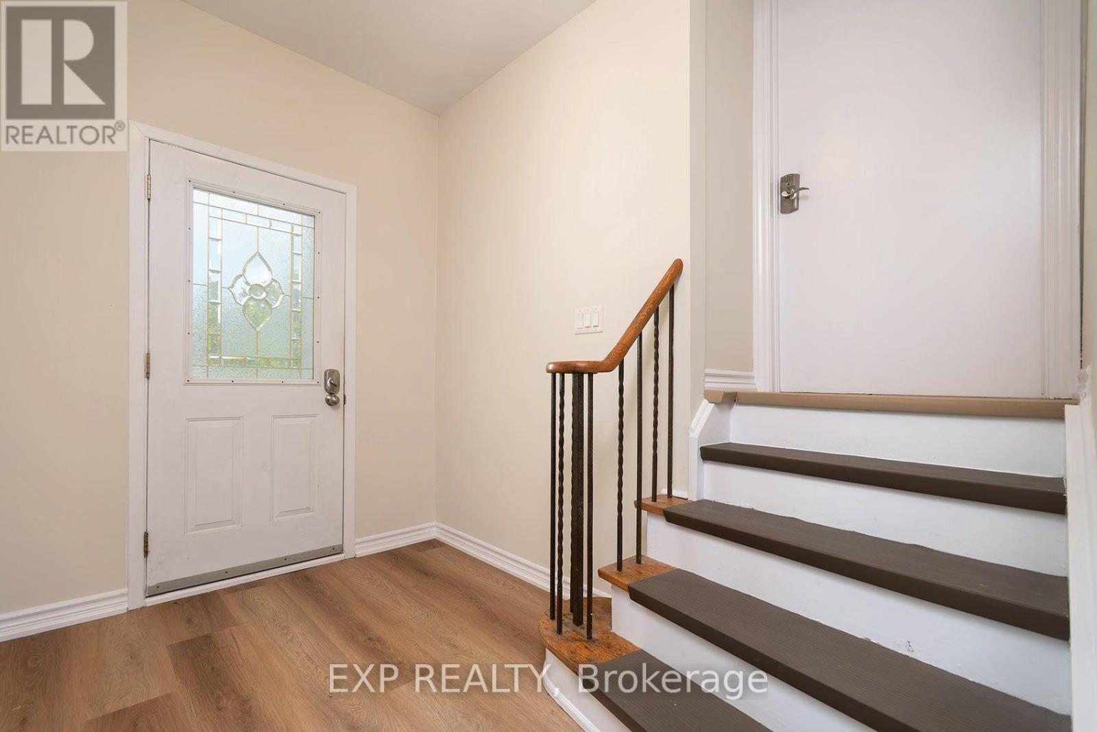 260 Cook Street, Barrie (Grove East), Ontario  L4M 4H6 - Photo 2 - S13710248