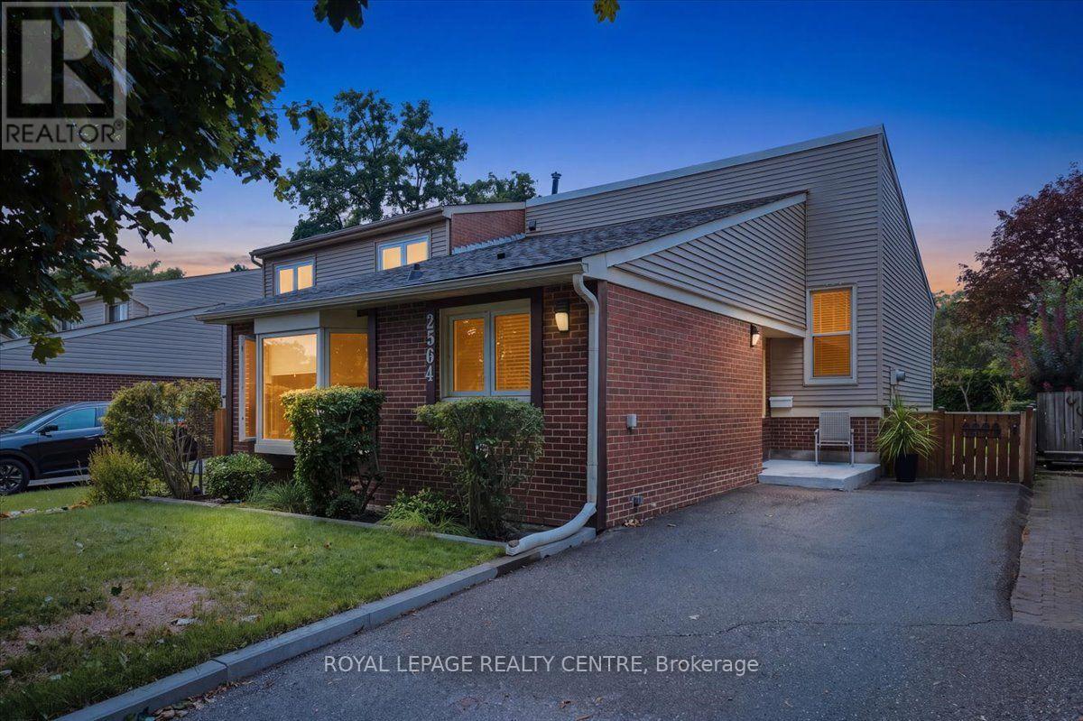 2564 Mainroyal Street, Mississauga, Ontario L5L 1C9 - Photo 4 - W13710274