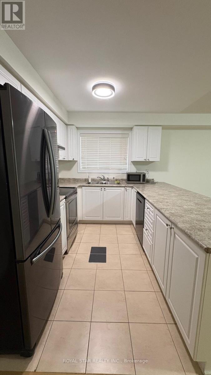 31 - 200 Veterans Drive S, Brampton, Ontario L7A 4S6 - Photo 2 - W13710278