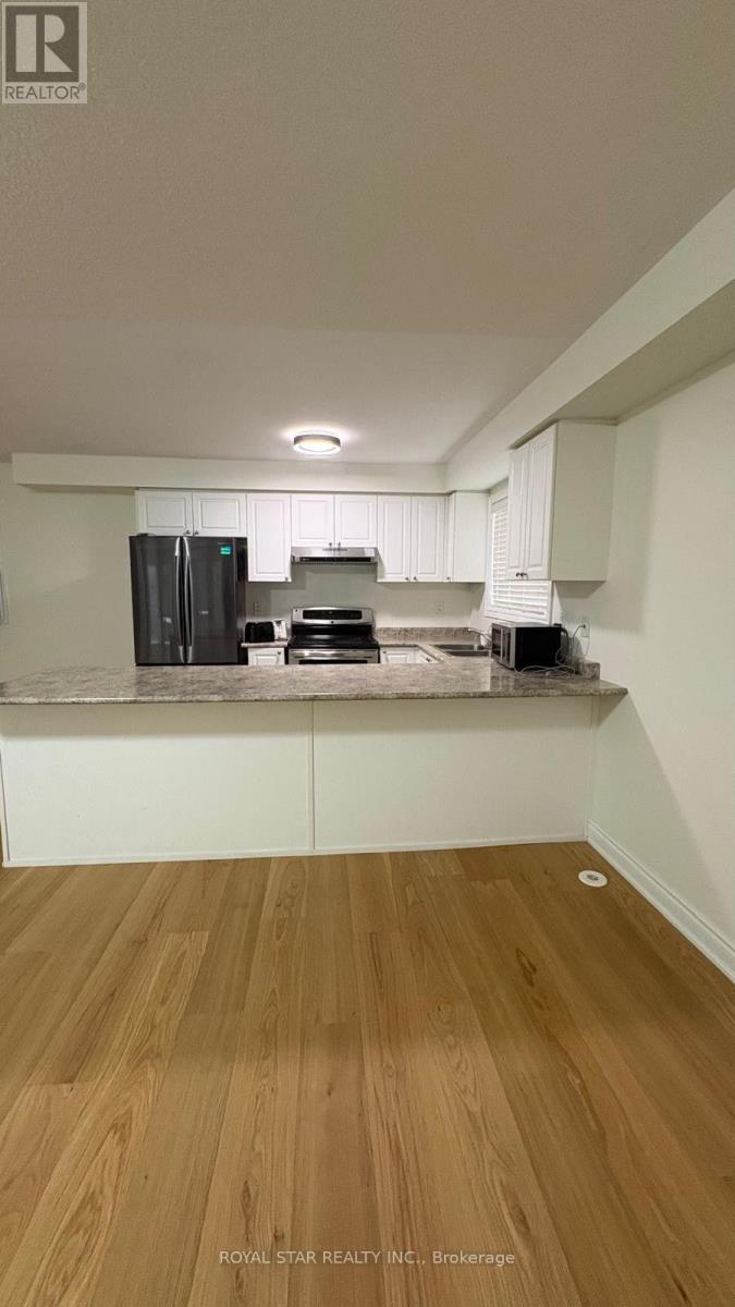 31 - 200 Veterans Drive S, Brampton, Ontario L7A 4S6 - Photo 4 - W13710278