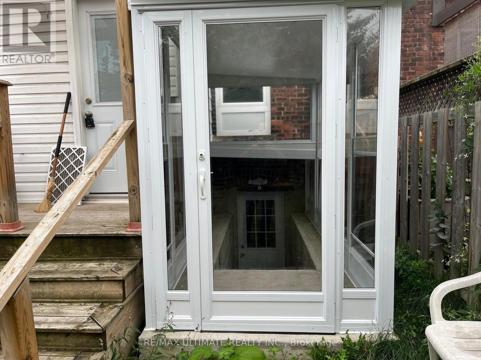 Lower - 10 Hibernia Avenue, Toronto, Ontario M6N 1E5 - Photo 2 - W13710318