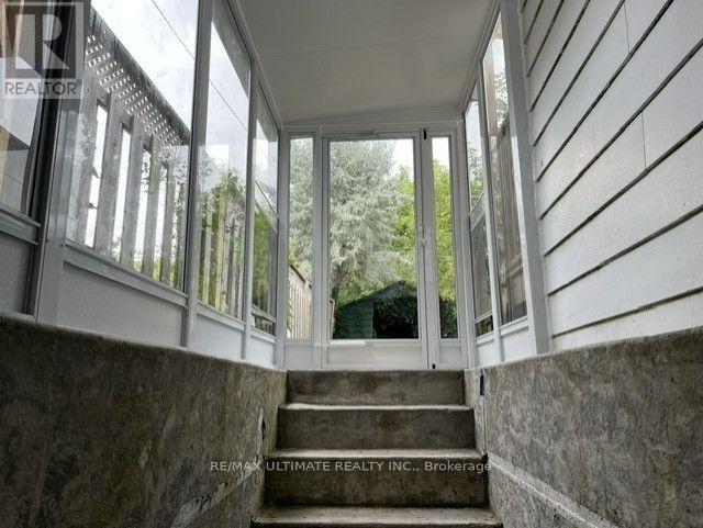 Lower - 10 Hibernia Avenue, Toronto, Ontario M6N 1E5 - Photo 20 - W13710318