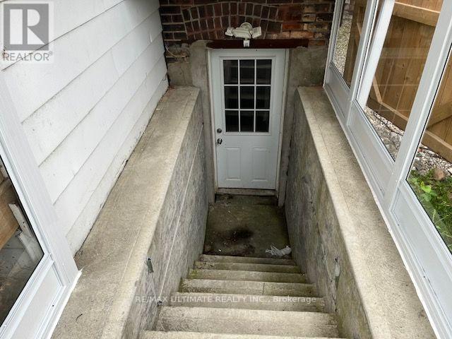 Lower - 10 Hibernia Avenue, Toronto, Ontario M6N 1E5 - Photo 3 - W13710318