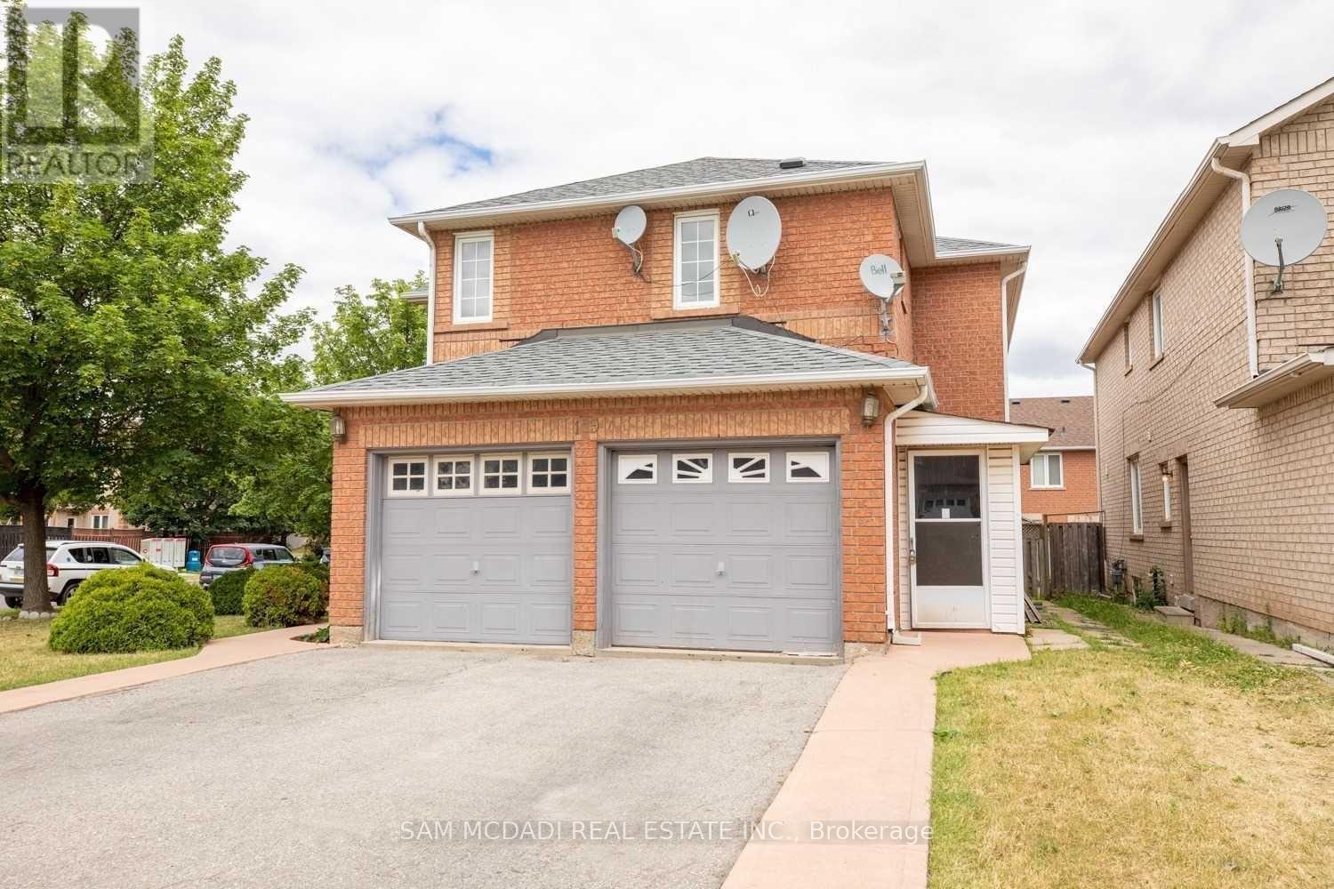 19 Sterritt Drive, Brampton, Ontario L6Y 5E4 - Photo 2 - W13710322