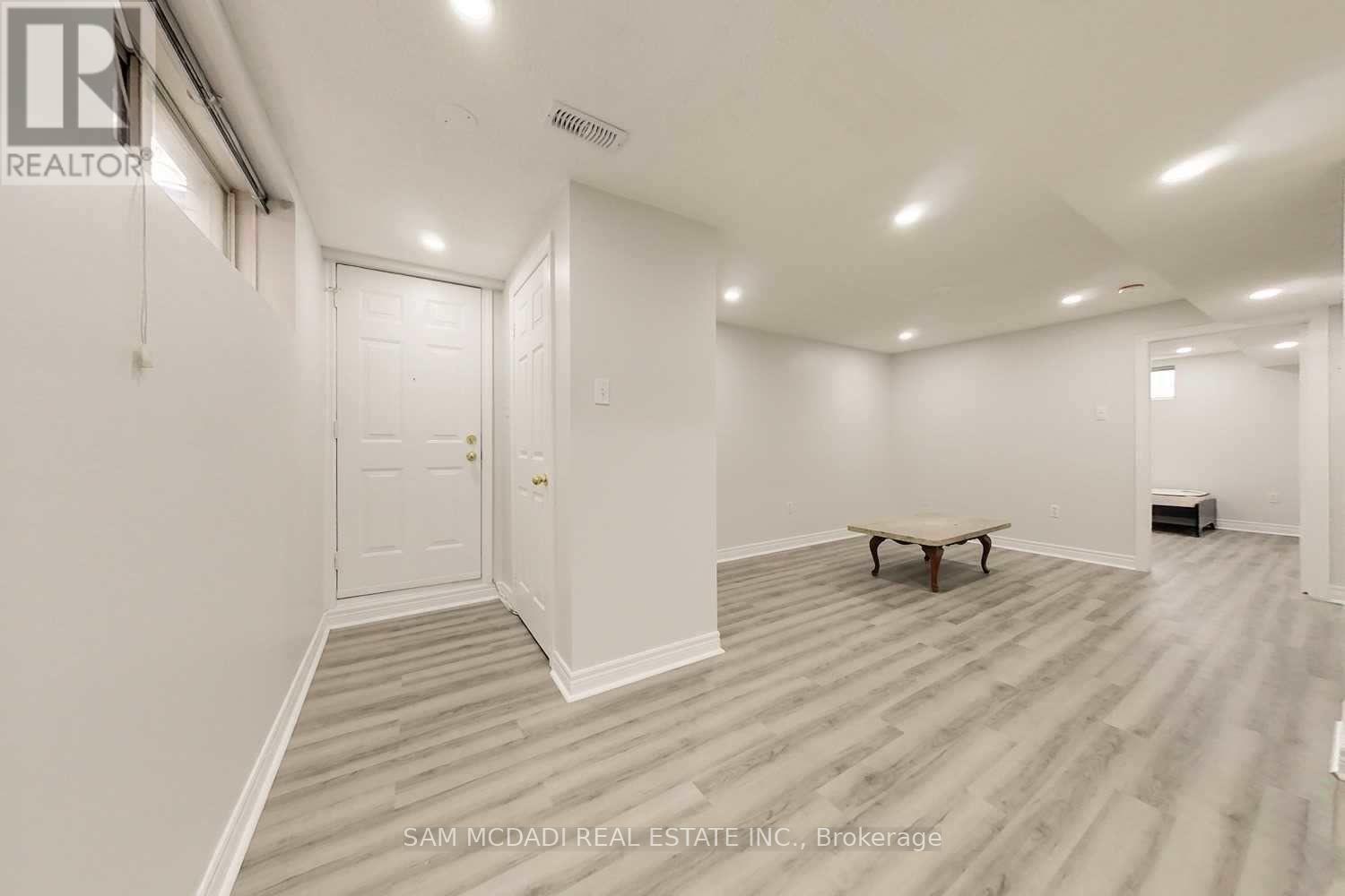 19 Sterritt Drive, Brampton, Ontario L6Y 5E4 - Photo 4 - W13710322