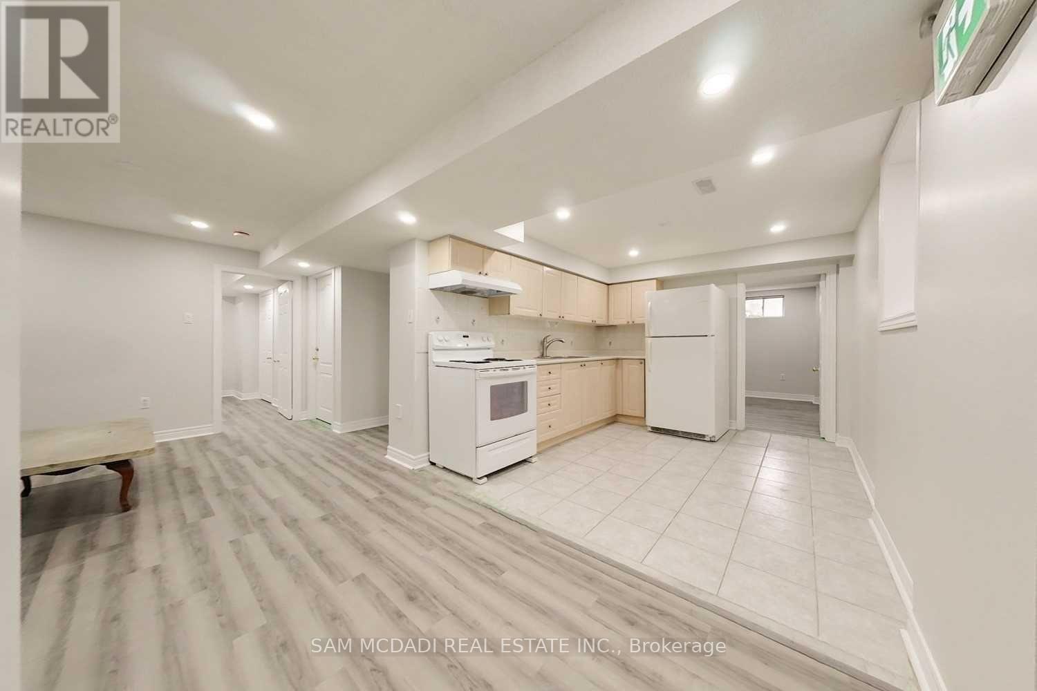 19 Sterritt Drive, Brampton, Ontario L6Y 5E4 - Photo 6 - W13710322