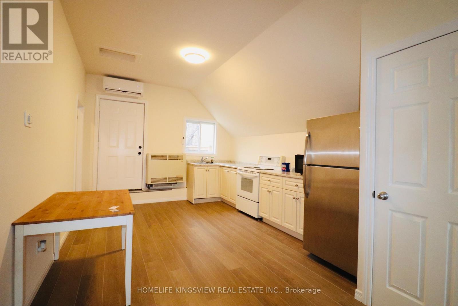 A - 647 Talbot Street, St. Thomas, Ontario N5P 1C9 - Photo 10 - X13710232