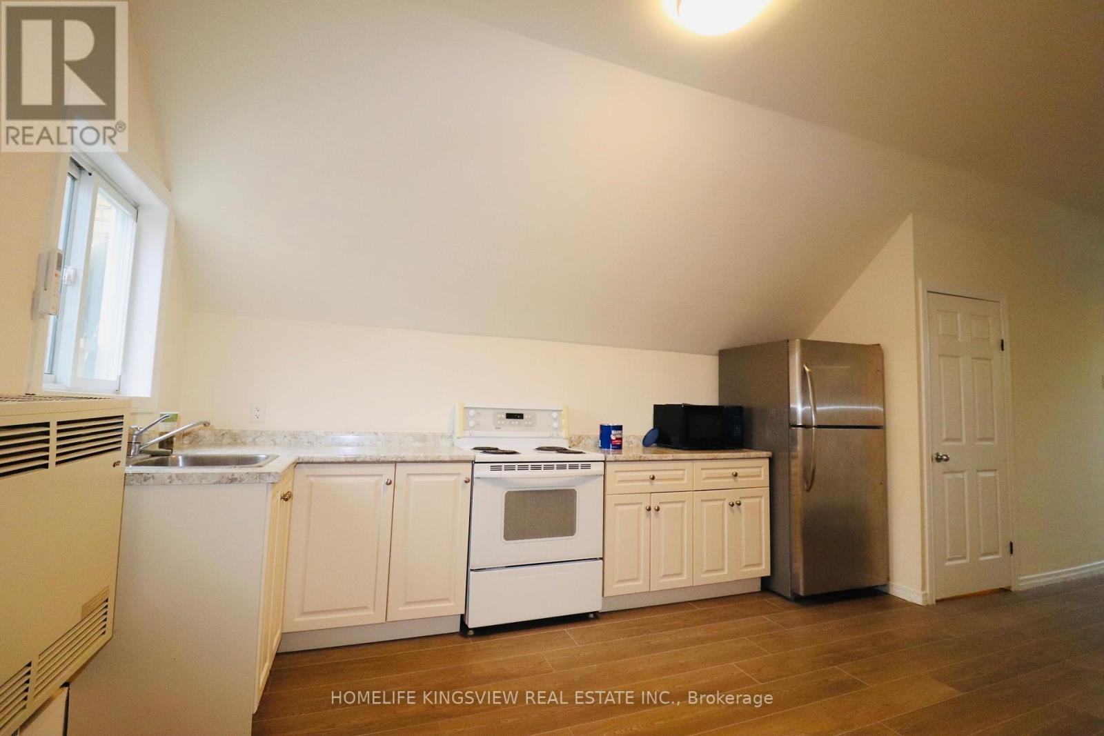 A - 647 Talbot Street, St. Thomas, Ontario N5P 1C9 - Photo 3 - X13710232