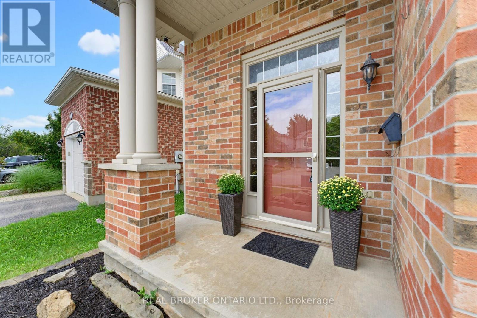 592 Little Dover Crescent, Waterloo, Ontario  N2K 4E5 - Photo 2 - X13710258