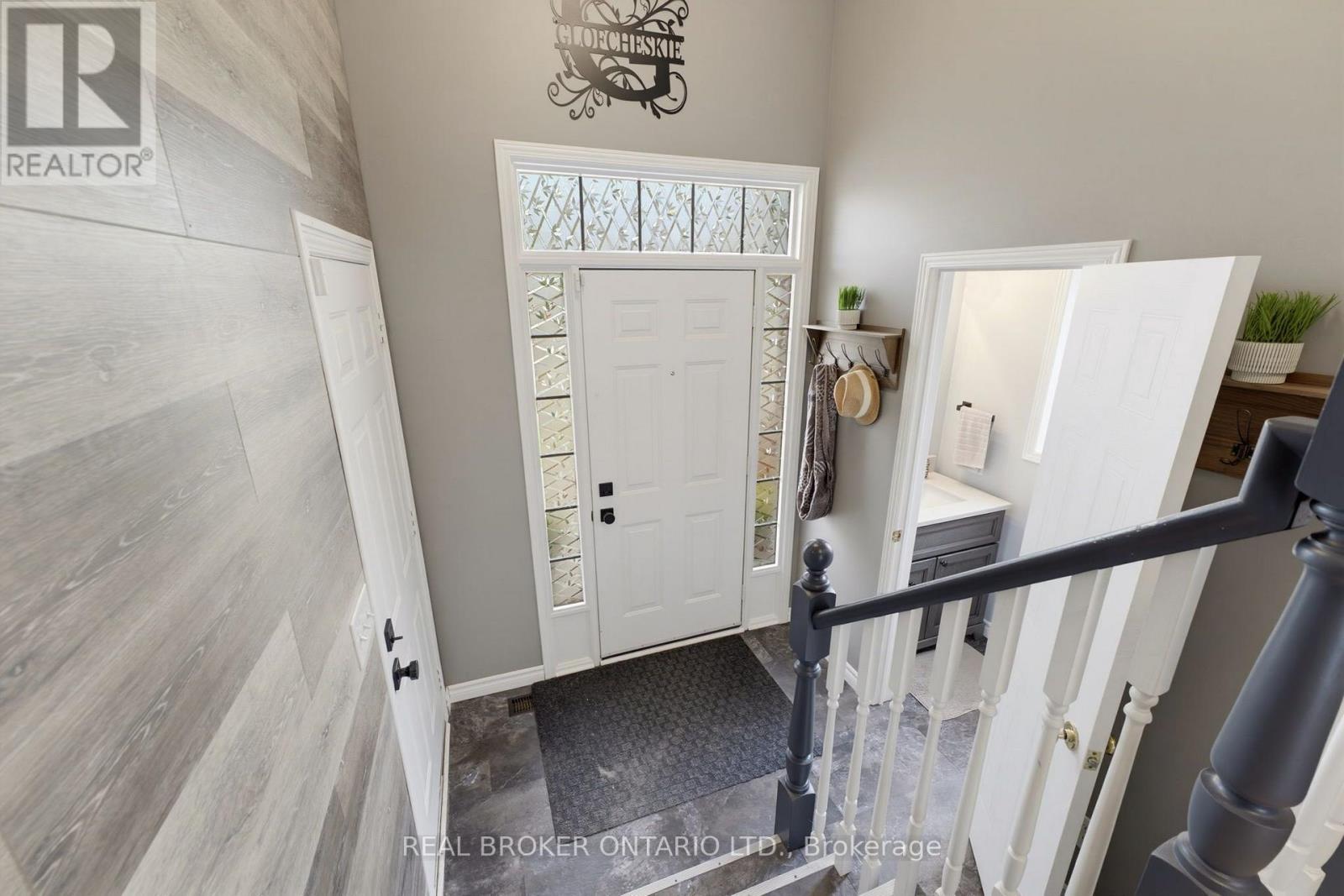 592 Little Dover Crescent, Waterloo, Ontario  N2K 4E5 - Photo 3 - X13710258