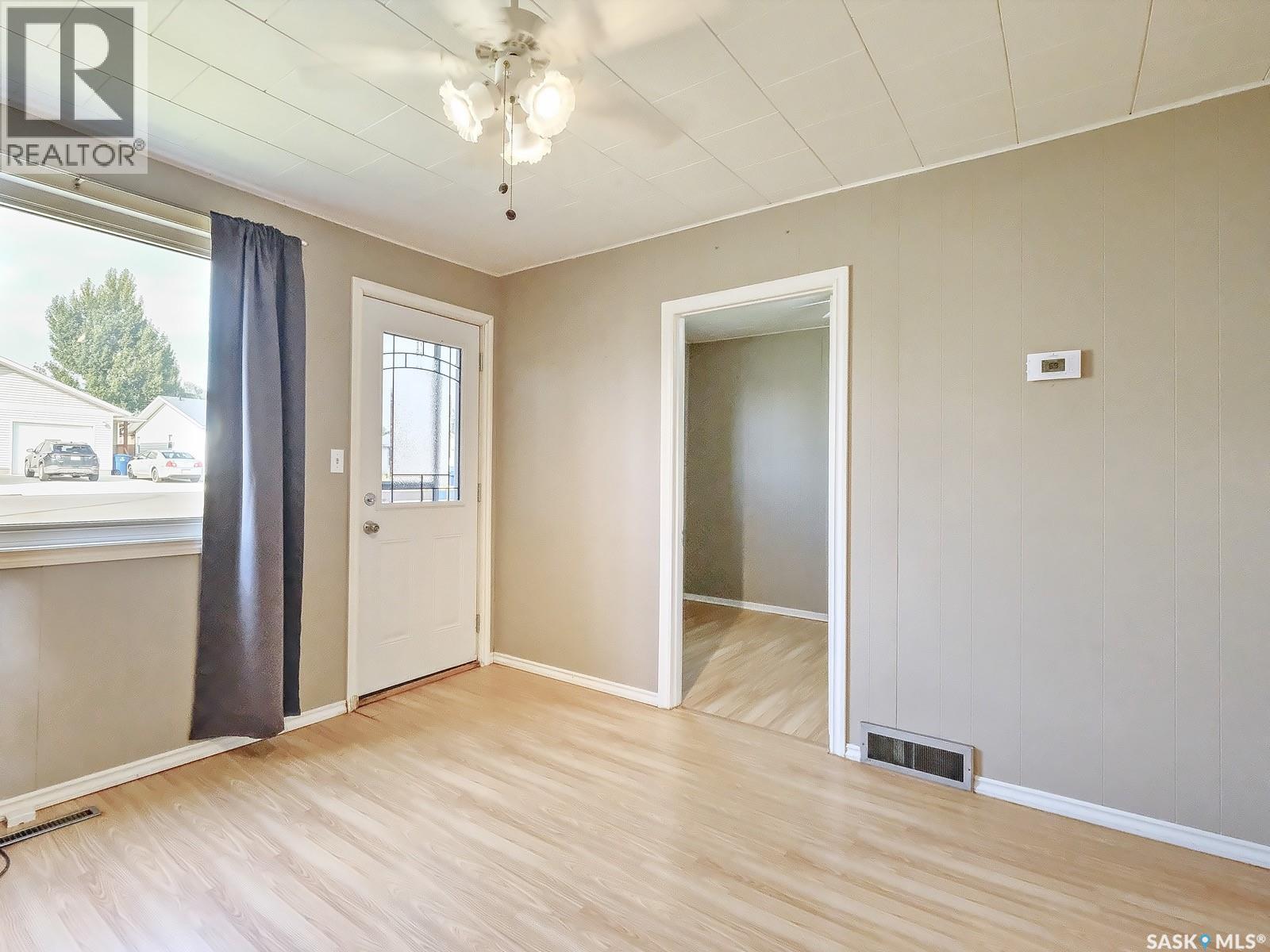 316 2nd Avenue W, Biggar, Saskatchewan  S0K 0M0 - Photo 14 - SK046399