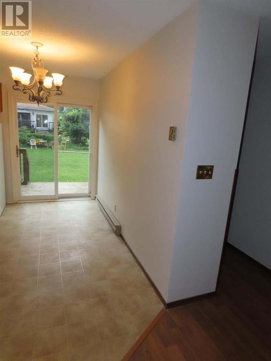 32 Breton Rd, Sault Ste Marie, Ontario  P6B 5W6 - Photo 3 - SM262291