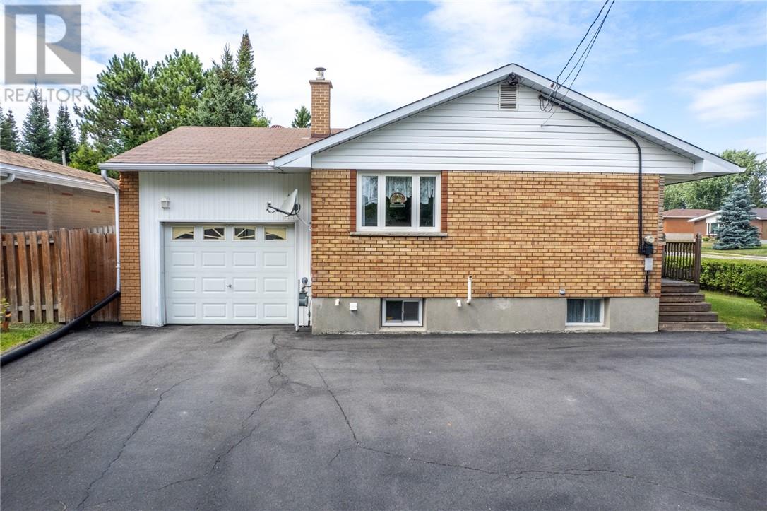 1493 Lansing Avenue, Sudbury, Ontario  P3A 4E1 - Photo 4 - 2129999