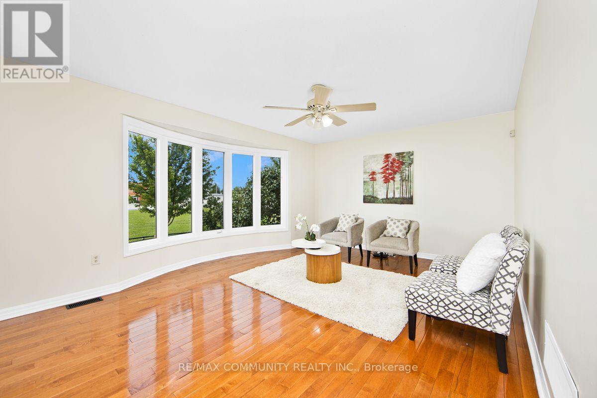 58 Clamerten Road, Whitchurch-Stouffville, Ontario  L4A 0E8 - Photo 13 - N13621466