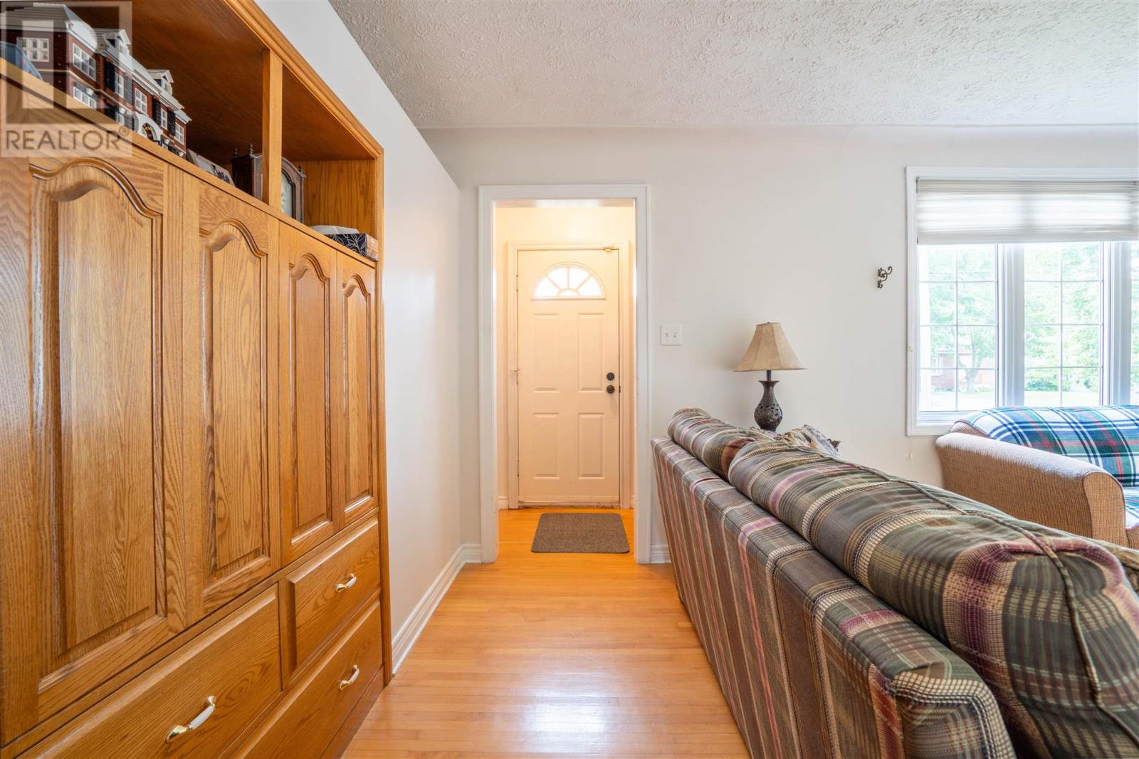 16 Retta St, Sault Ste. Marie, Ontario  P6A 4B8 - Photo 3 - SM262304